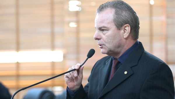 Longo propõe moção de pesar na Aleac em homenagem a Luiz Saraiva e presta condolências à família